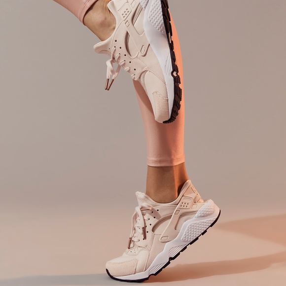 Nike Shoes - Air Huarache Run